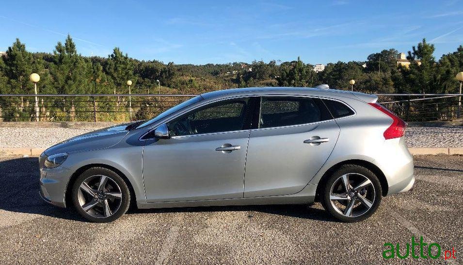 2013' Volvo V40 R-Design 1.6 D2 photo #1