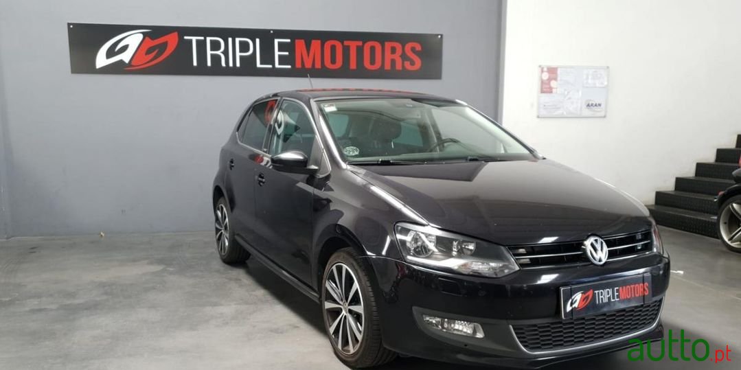 2011' Volkswagen Polo photo #1