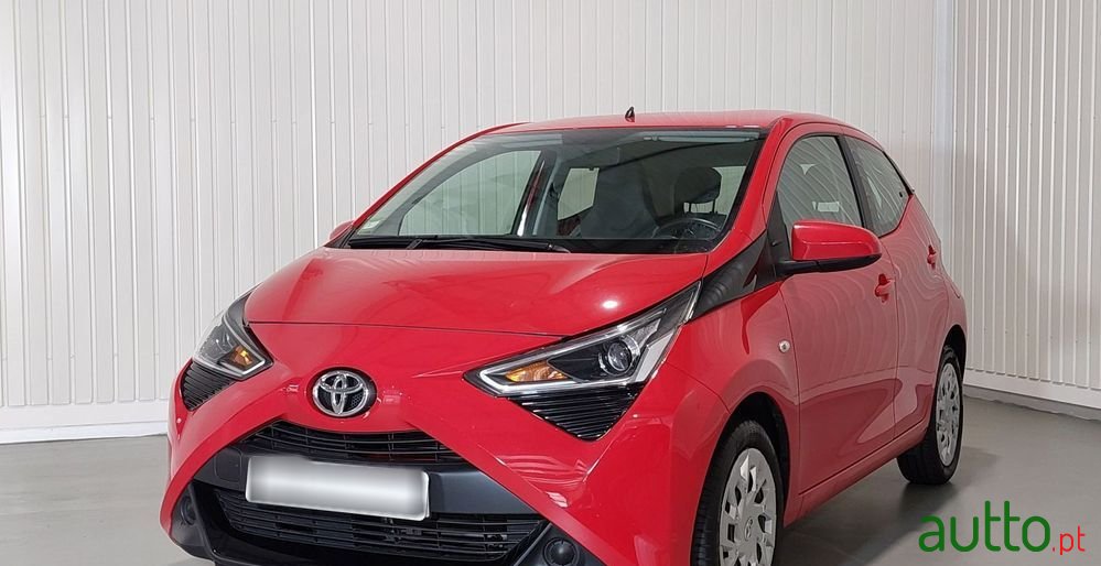 2021' Toyota Aygo 1.0 X-Play photo #1
