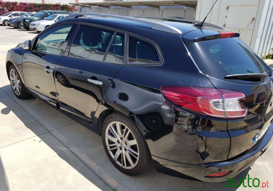 2012' Renault Megane Sport Tourer photo #2