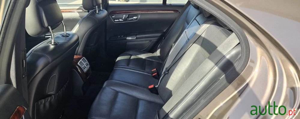 2010' Mercedes-Benz 350 photo #4