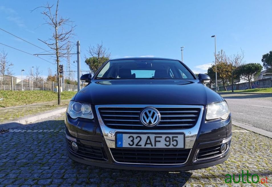 2005' Volkswagen Passat photo #1