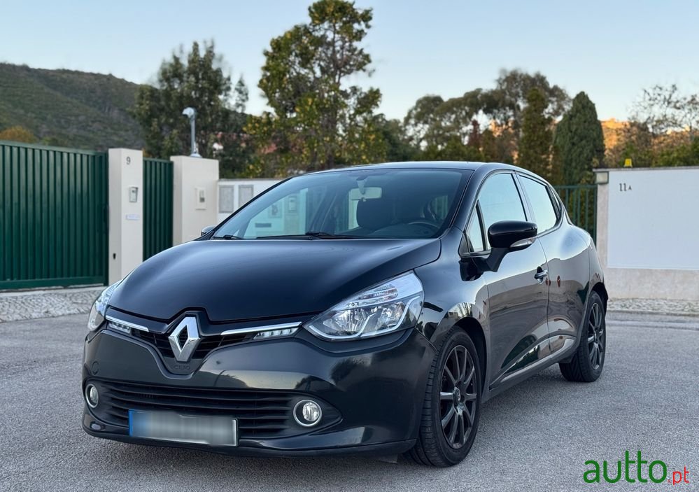 2014' Renault Clio photo #2