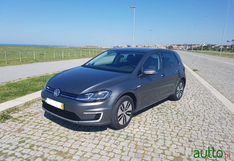 2018' Volkswagen E-Golf photo #1