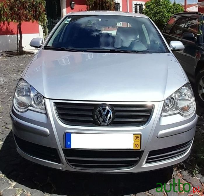 2005' Volkswagen Polo photo #2