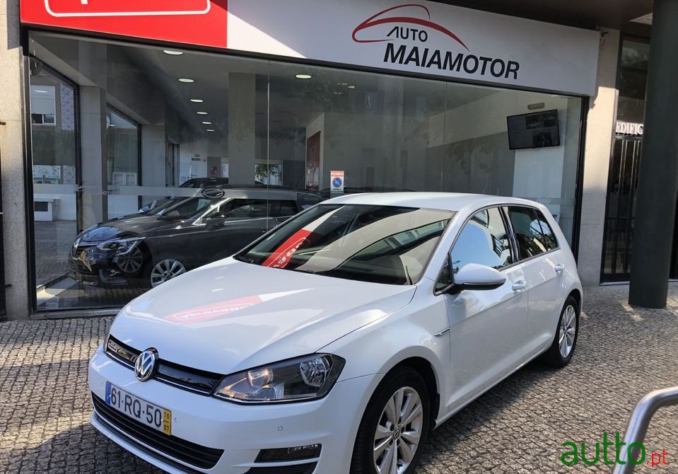 2016' Volkswagen Golf photo #2