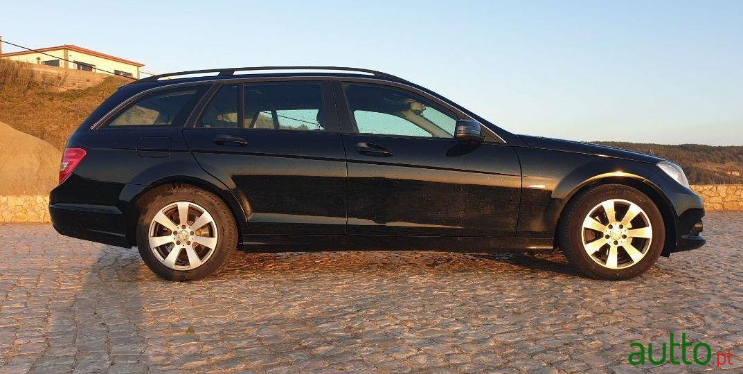 2011' Mercedes-Benz C-200 photo #2