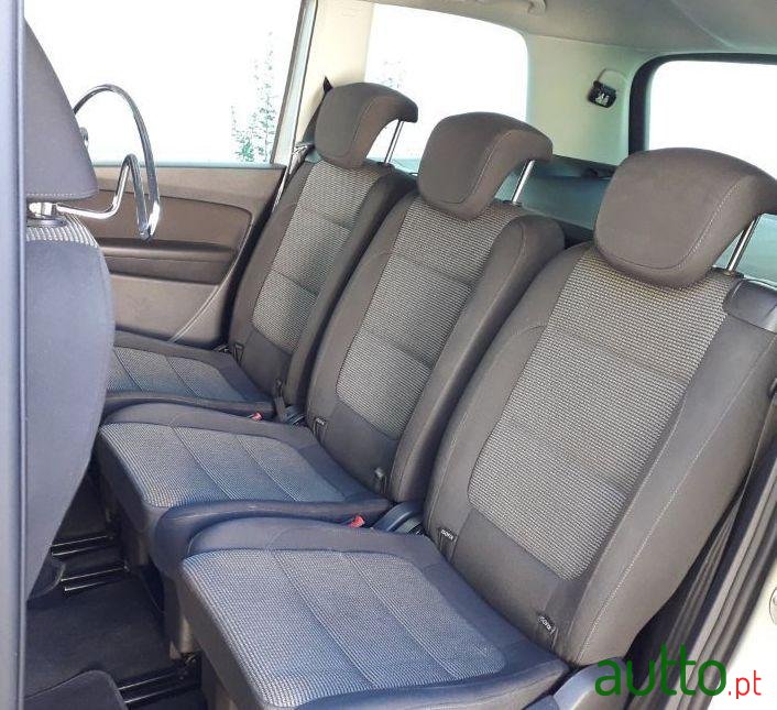 2011' Volkswagen Sharan photo #2