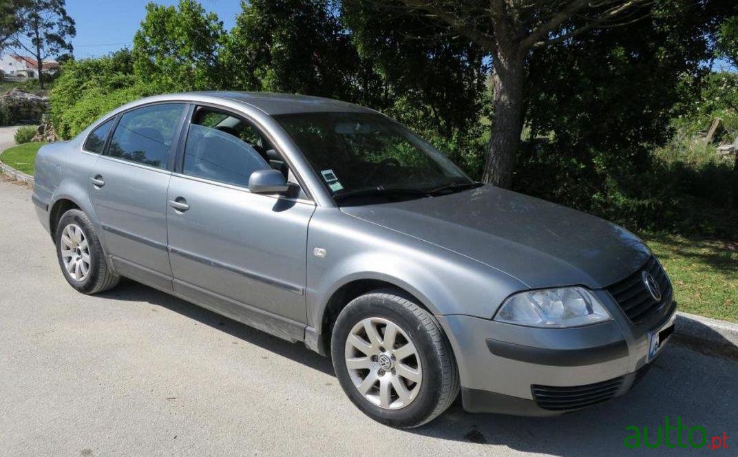 2004' Volkswagen Passat 1.9 Tdi Confortline photo #1