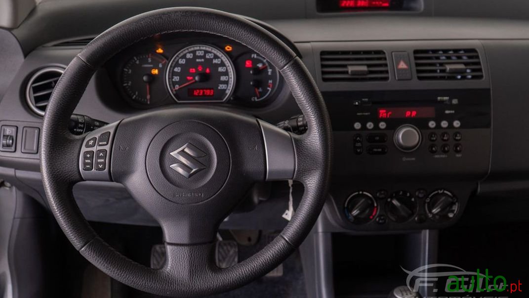 2010' Suzuki Swift photo #4