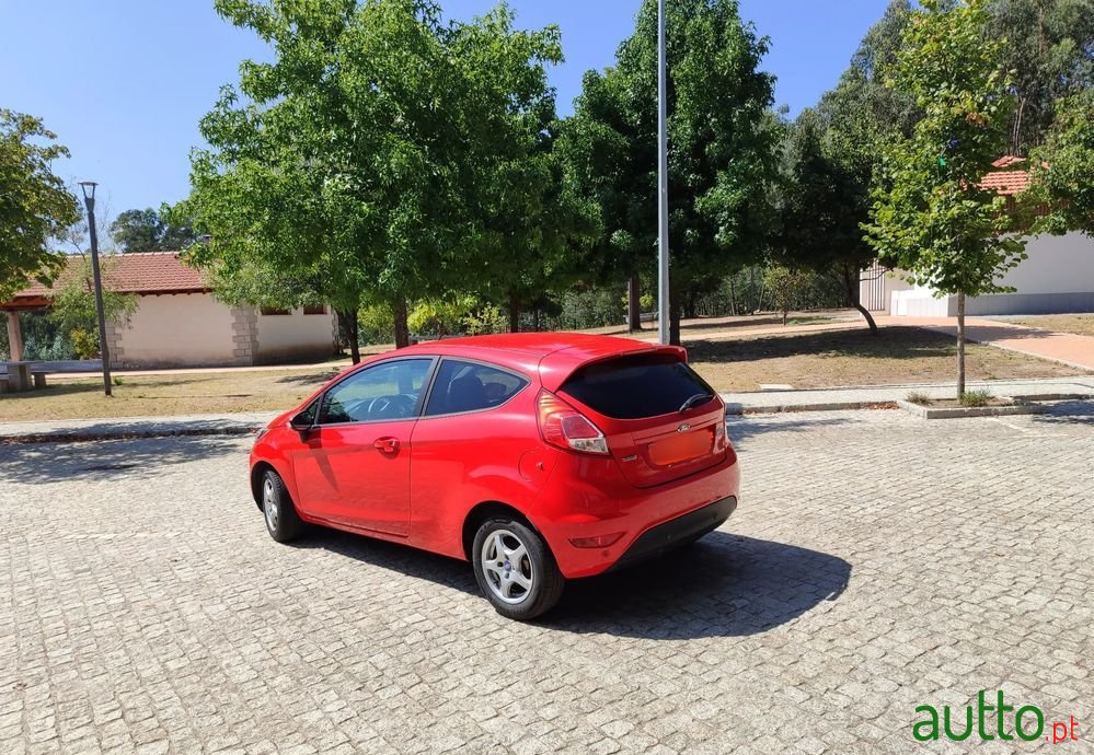 2013' Ford Fiesta photo #3