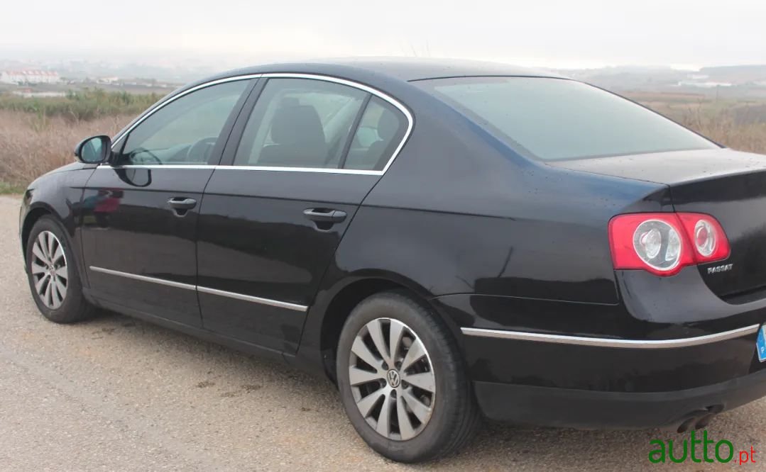 2009' Volkswagen Passat photo #2
