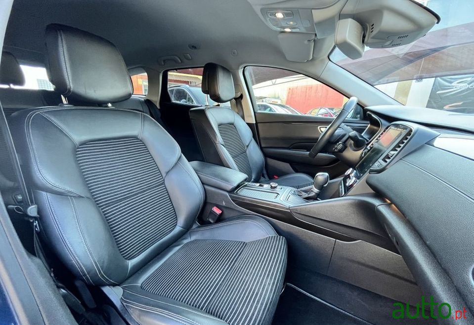 2016' Renault Talisman Sport Tourer photo #6