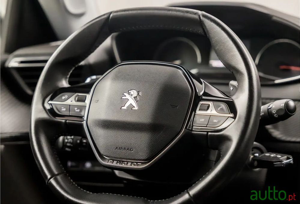 2021' Peugeot 2008 photo #6