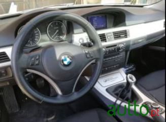 2010' BMW 320 photo #3