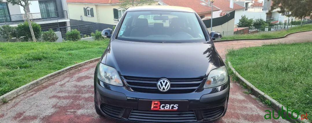 2005' Volkswagen Golf photo #2