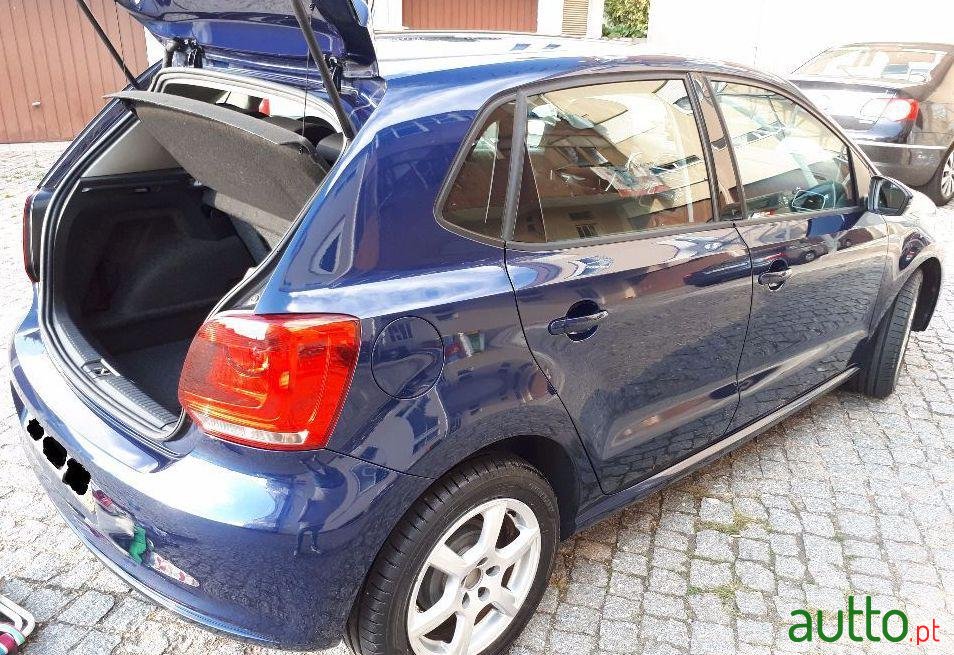 2011' Volkswagen Polo 1.2 Confortline photo #1