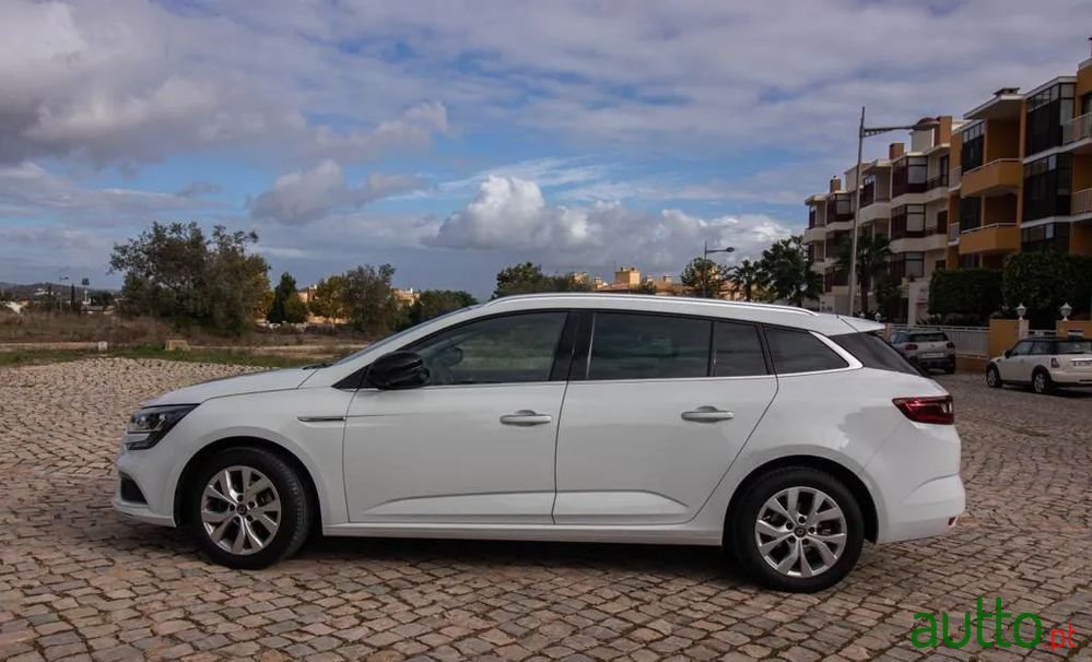 2018' Renault Megane Sport Tourer photo #2