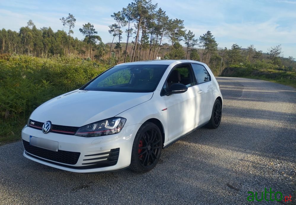 2013' Volkswagen Golf photo #3