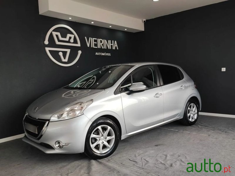 2014' Peugeot 208 1.4 Hdi Active photo #6