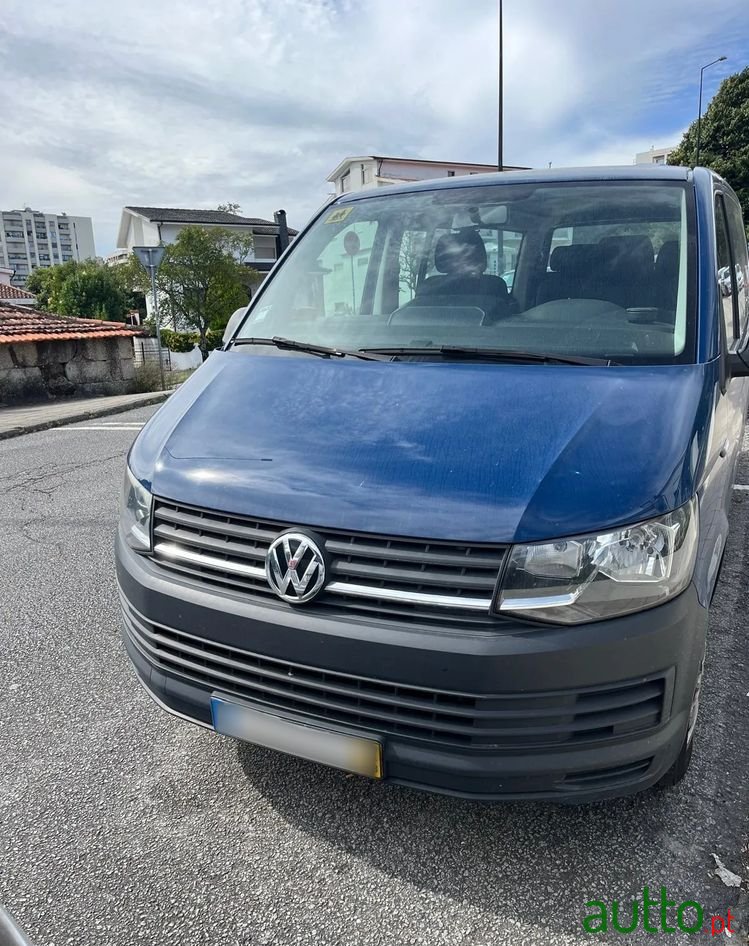 2017' Volkswagen Transporter photo #3