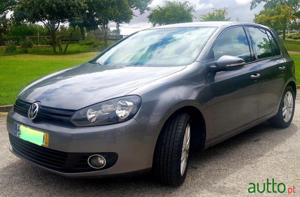 2011' Volkswagen Golf photo #2