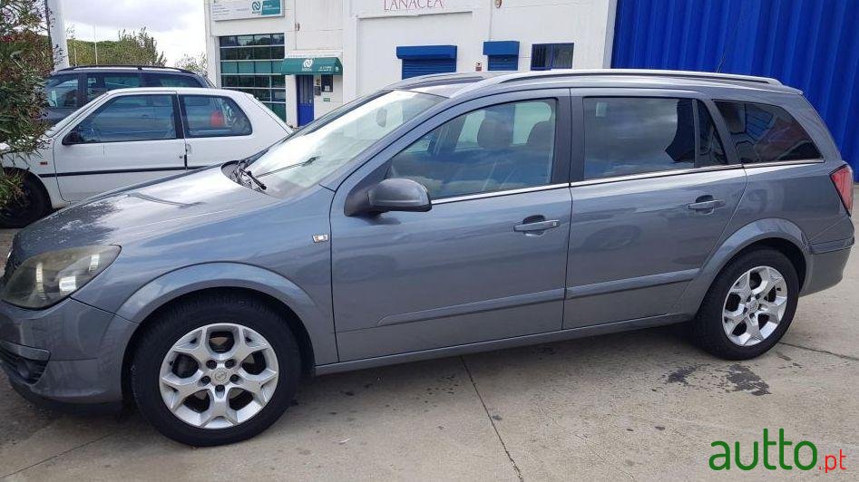 2005' Opel Astra Station Wagon photo #3