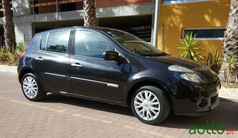 2009' Renault Clio 1.2 Eco2 Gps Edition photo #2