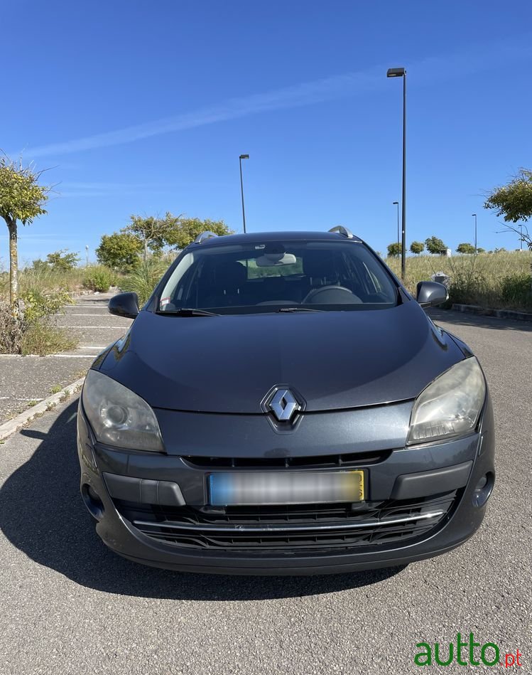 2010' Renault Mégane Sport Tourer photo #2