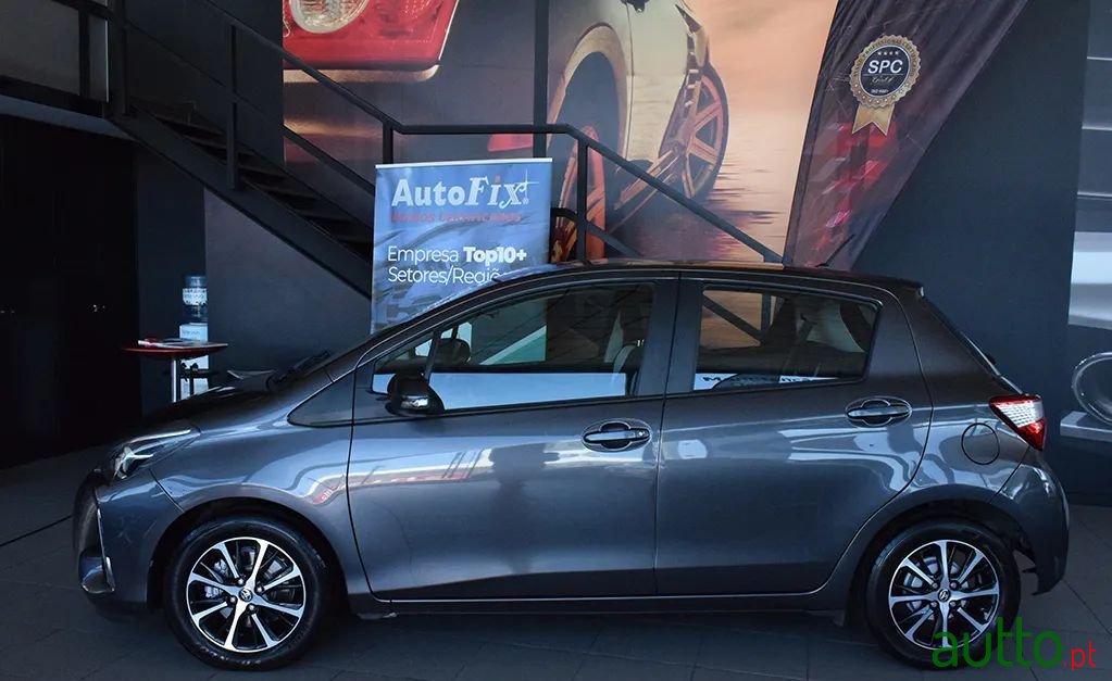 2018' Toyota Yaris photo #2