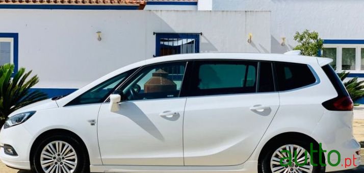 2017' Opel Zafira photo #5