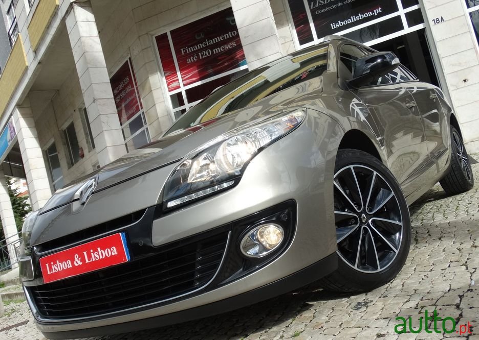 2013' Renault Megane Sport Tourer photo #1