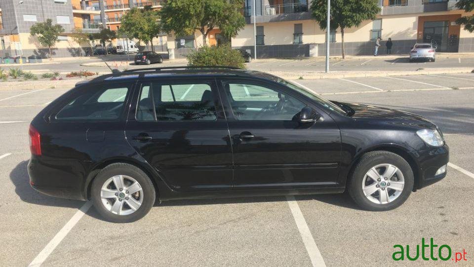 2010' Skoda Octavia Break photo #3