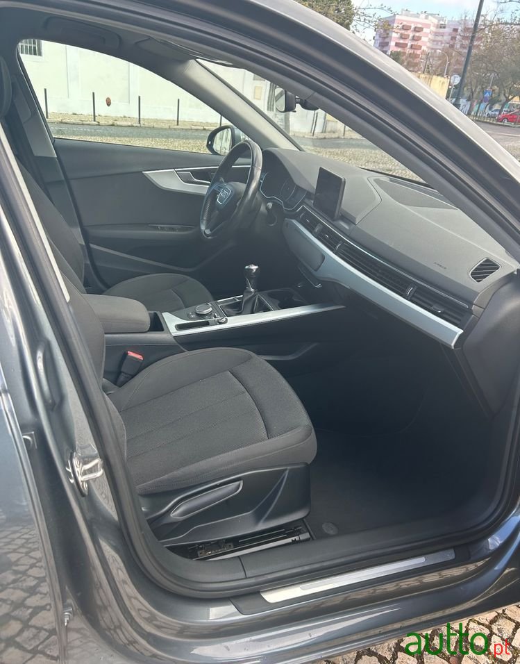 2016' Audi A4 Avant photo #6