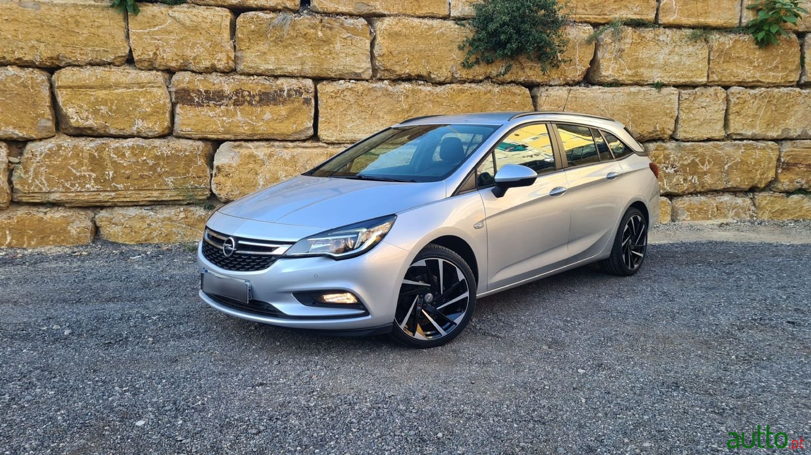 2018' Opel Astra Sports Tourer photo #1