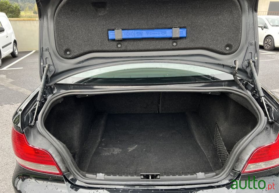 2008' BMW 120 photo #5