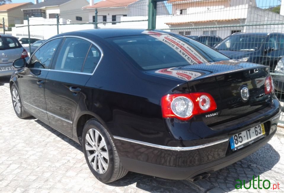 2010' Volkswagen Passat photo #2