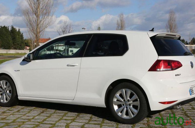 2014' Volkswagen Golf photo #2