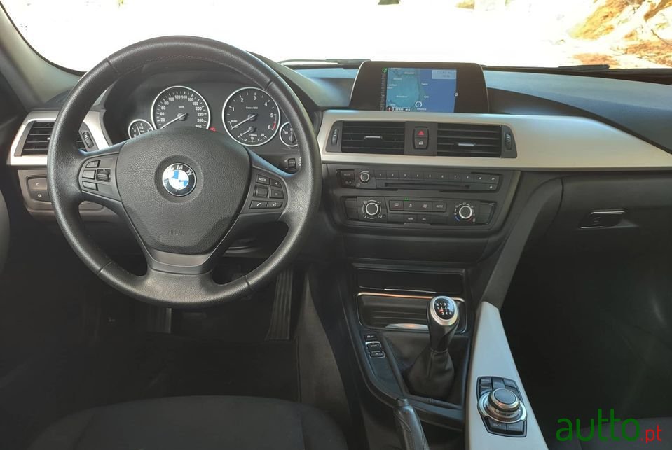 2014' BMW 318 photo #5