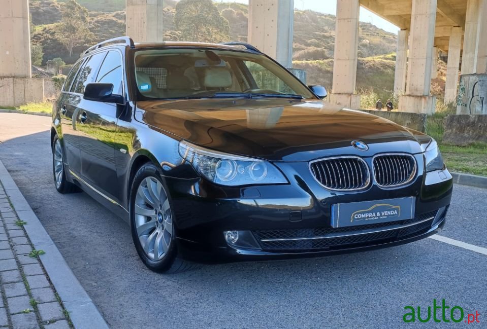 2009' BMW 525 photo #3