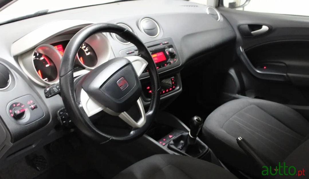2012' SEAT Ibiza photo #5