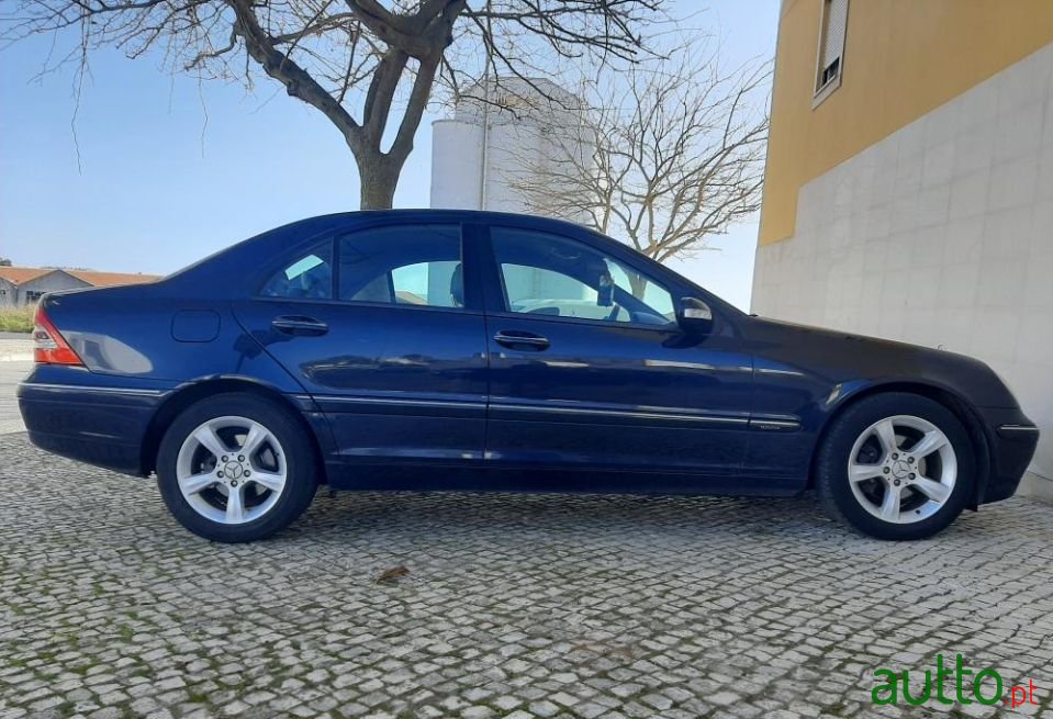 2003' Mercedes-Benz C-220 photo #4