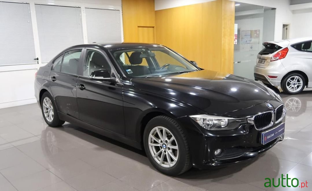 2013' BMW 318 photo #2