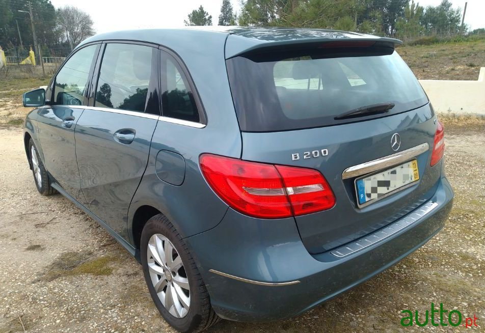 2013' Mercedes-Benz B-200 photo #2