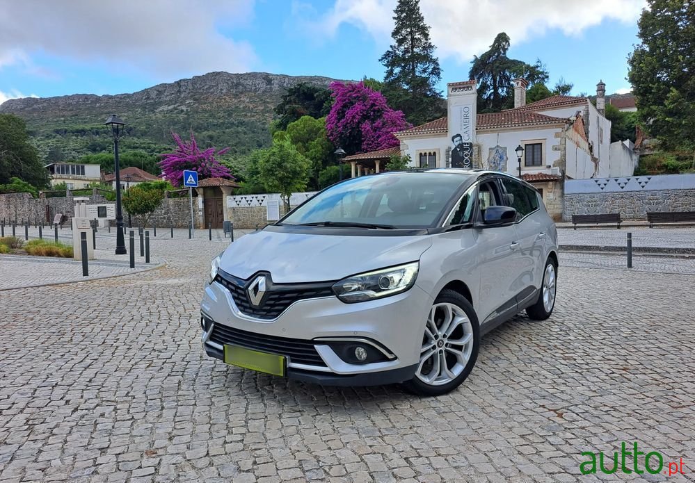 2019' Renault Grand Scenic photo #1