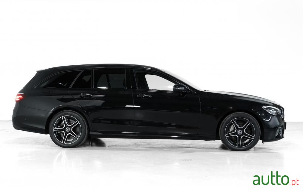 2022' Mercedes-Benz Classe E photo #2