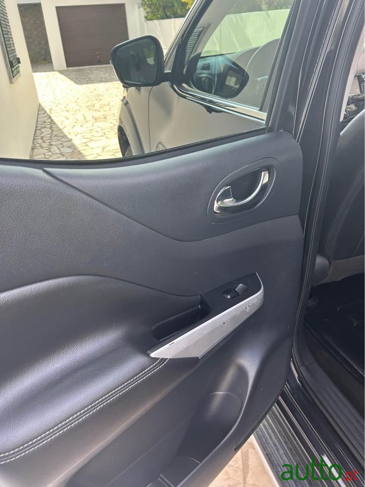 2019' Nissan Navara photo #7