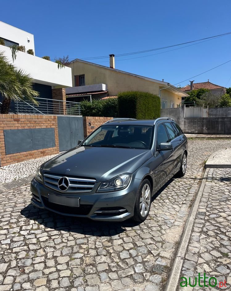 2011' Mercedes-Benz C 220 photo #5