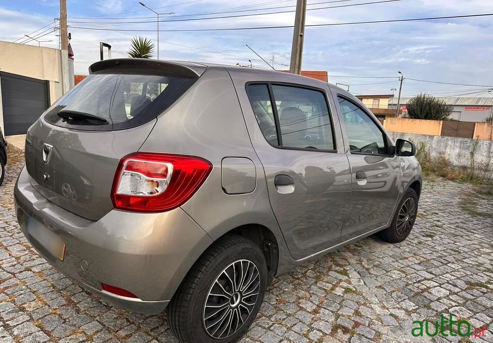 2015' Dacia Sandero photo #2
