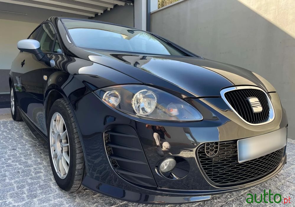 2007' SEAT Leon photo #3